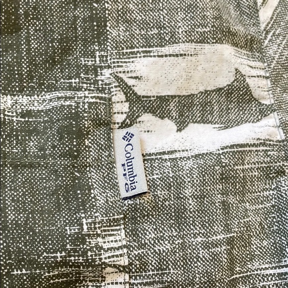 Columbia PFG Olive and White Casual Button Down Shirt - Picture 3 of 4